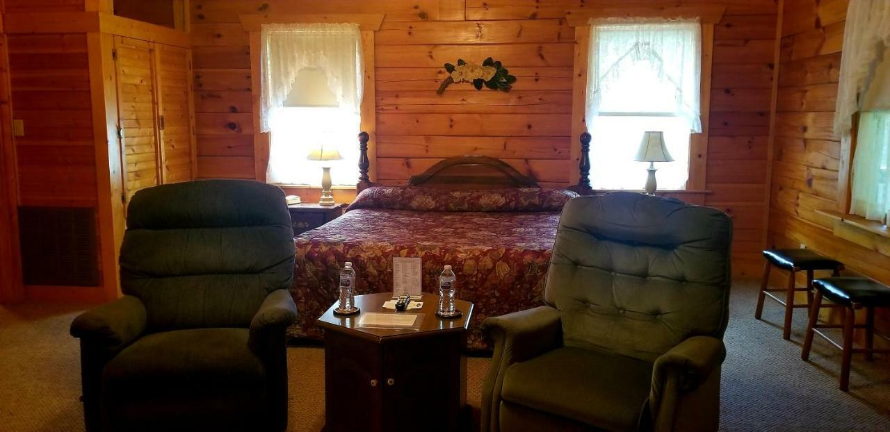 Tanglewood Motel And Log Cabins Maggie Valley Exterior photo