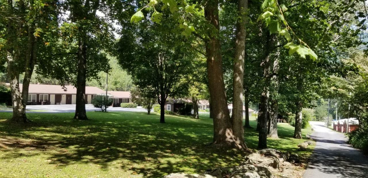 Tanglewood Motel And Log Cabins Maggie Valley Exterior photo