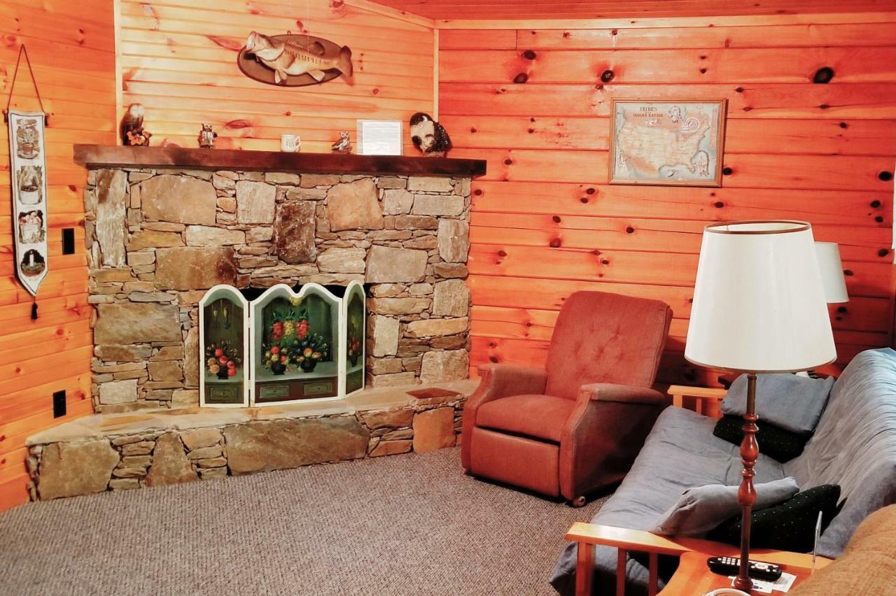 Tanglewood Motel And Log Cabins Maggie Valley Exterior photo